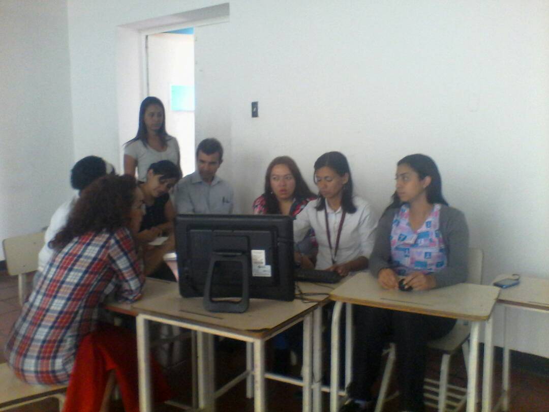 CE_FERMINTORO's tweet photo. Personal docente, administrativo, obreros, madres y padres de la patria del @CE_FERMINTORO . Realizando autoevaluación escolar 2017 - 2018 https://t.co/z0eiYvFrJB