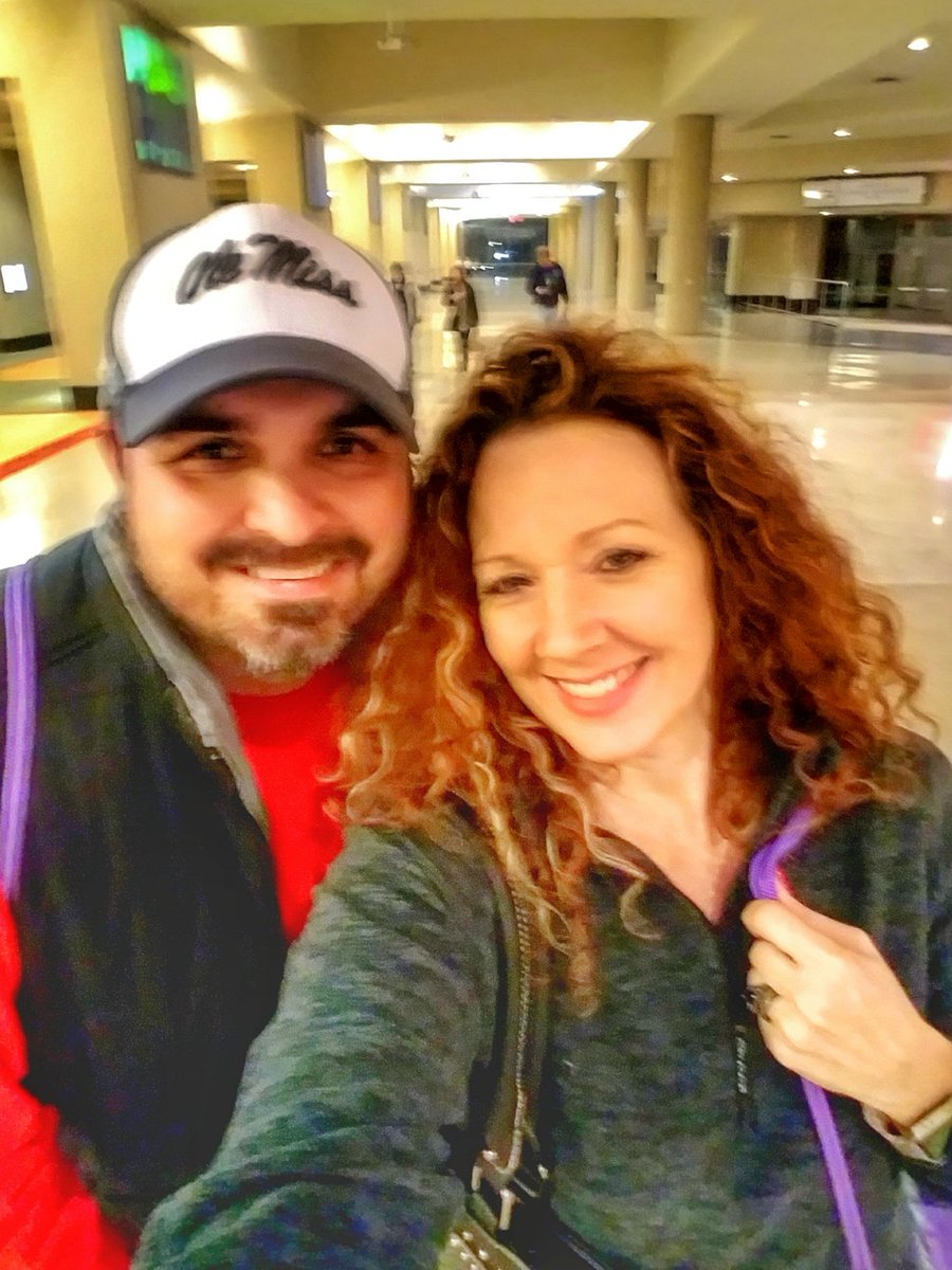 dblred0728's tweet photo. We had some rv trouble on our way to #batonrouge so we had to come in the truck.  It was a close call last night to make it to the expo to get our packets but we made it! #louisianamarathon https://t.co/u6XUj7qDID