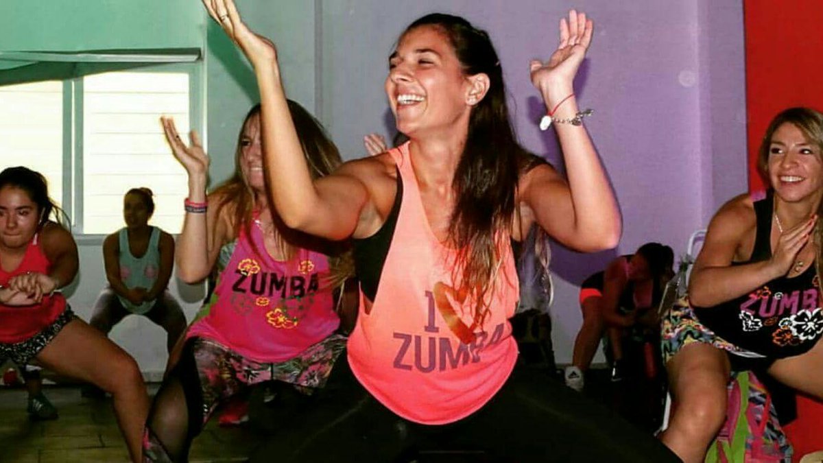 Ferperezale's tweet photo. 🅴🅻 2018 🅰🆁🆁🅰🅽🅲🅾 🅲🅾🅽 🆃🅾🅳🅾 💪💪
Hermosa #zumbaclass juntos a nuestros #zj 🇦🇷 @magalicepeda, José Pizarro y un grupo increíble de #zinmembers. Córdoba late al ritmo de @zumba.
#zumbaencordoba #zumbaargentina #betoperez #fresco #notequedessfuera #wemovetheworld https://t.co/eSijElIWzh