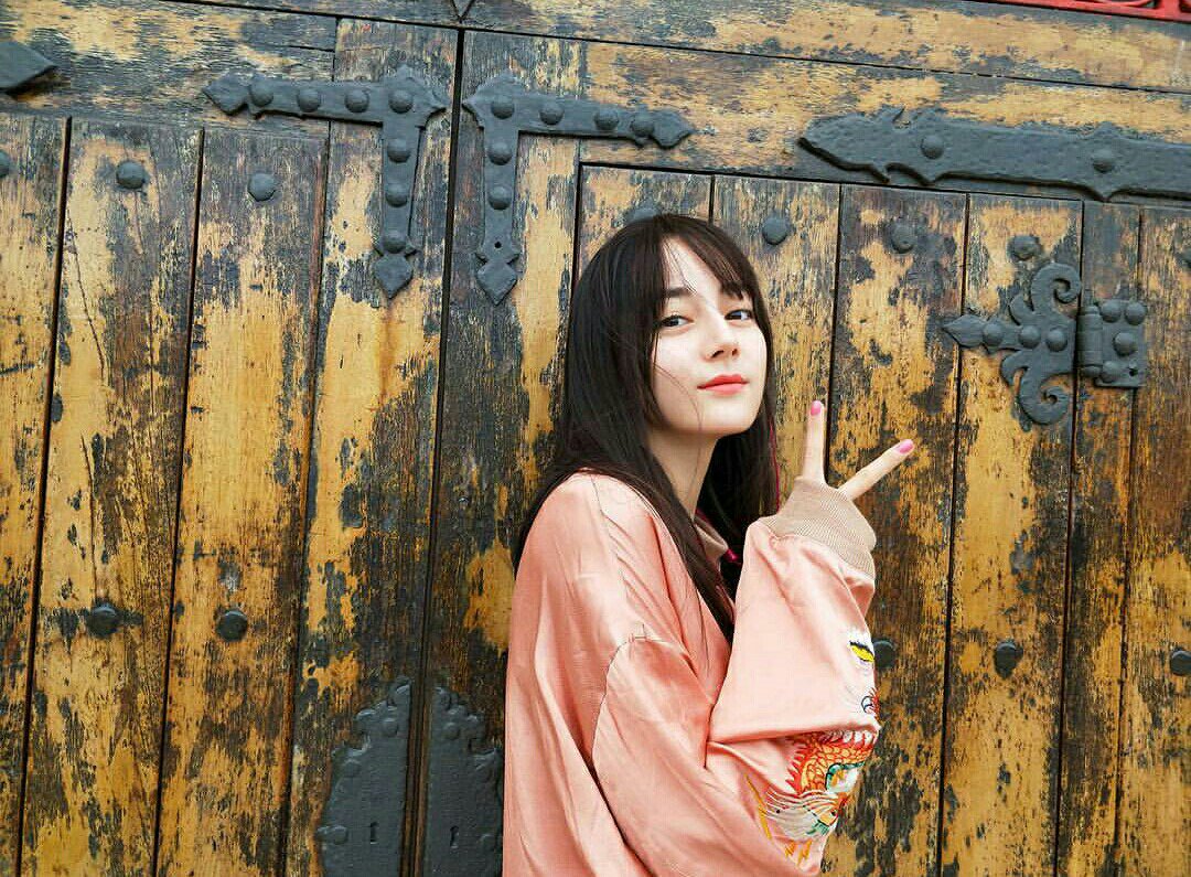 cuzyouu's tweet photo. #เร่อปา #ตี่ลี่เร่อปา #dilrabadilmurat #Dilraba #dilra 😍😍😍💕💕ตามเร่อปาอยู่ละไปแอบแปลในไอจีมา มีรูปหนึ่ง ลงมาเป็นรูปการ์ตูน ละไม่รู้ว่าแปลถูกรึป่าว แต่เร่อปาน่าจะเขียนว่า "รอแป๊บนะ ลมืรหัสผ่าน"👸👸👸👸 55555555555555ลั่นเลย ทำไมน่ารักละ ทำไมน่ารัั้กยังงี้ งูย 😘😘😘 https://t.co/YBzDZnFfox