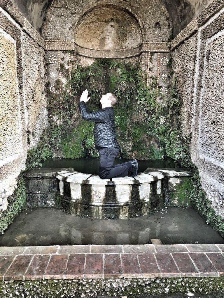 FrRomke's tweet photo. When there's not a statue where one is supposed to be...sometimes you have to improvise! https://t.co/mGeet8O9uu