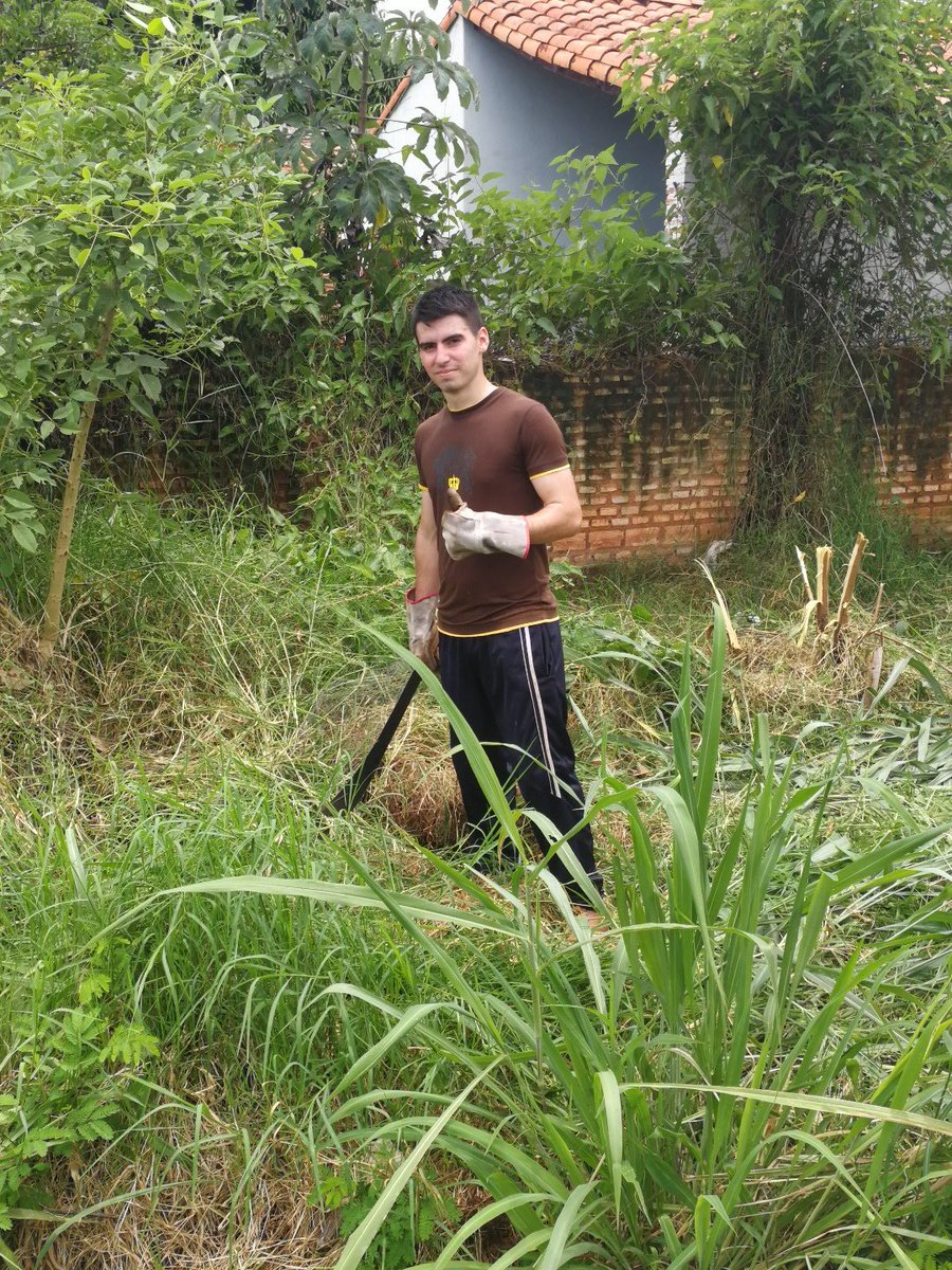 hectordalegre's tweet photo. Andrés Rolon, estudiante de Química, que no le tiene asco al laburo, por si quieran un buen trabajo de limpieza de terrenos, su número de tel es 0994703885 . El que quiere puede. https://t.co/T9hc0muxoD