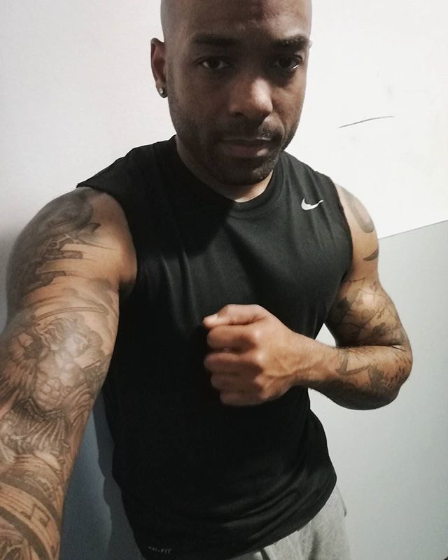 J_von_music's tweet photo. A good work out is the best therapy🔩💪🔩 #jvon #gymlife #gymjunkie #tattoos #gymwear #training #saturday #gymtherapy #singer #commercialartist https://t.co/3nMY3z8rFI https://t.co/44Z0uthvRJ