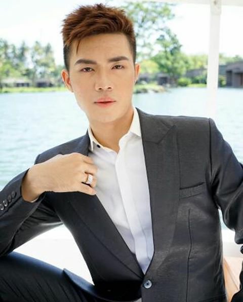 A ring is a halo on your finger.
@evanderjulio
Let's Talk Diamond. 
@hartonomalljogja
@Ruko Yap Square Jogja <a href="/soloparagonmall/">Solo Paragon Lifestyle Mall</a> #diamond