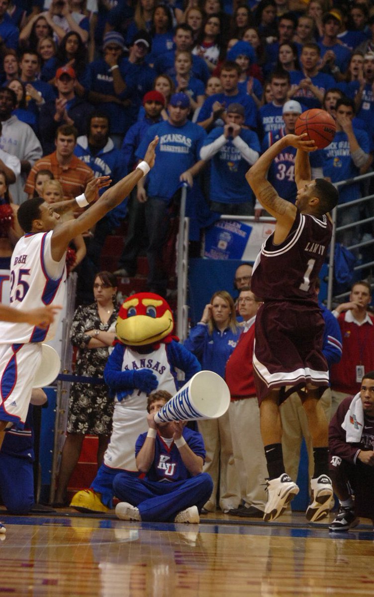 RedshirtDLR's tweet photo. Missing College Football already, but here’s a little Random College Hoops player of the day:     

Acie Law IV

This dude was CLUTCH https://t.co/yVmQnTlqxx