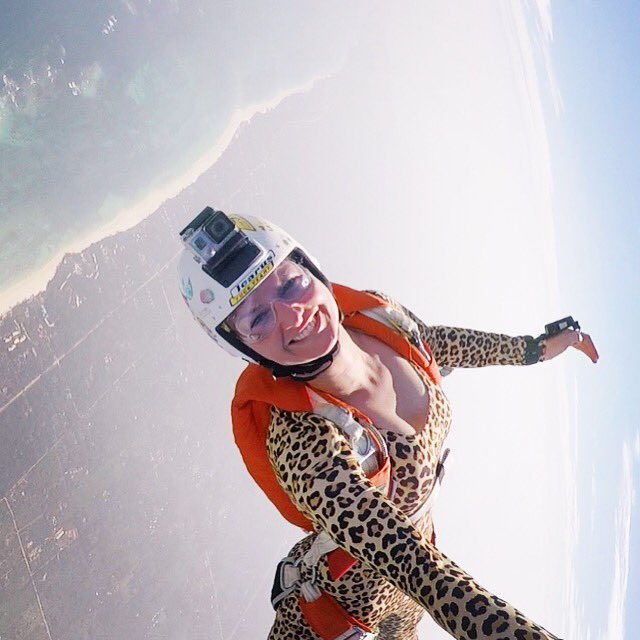 LB_Pauline's tweet photo. Hakuna Matata Jump @SkyDiveDiani ☀️ #pure #skydive #flyingleopard https://t.co/gDu8eSdHih