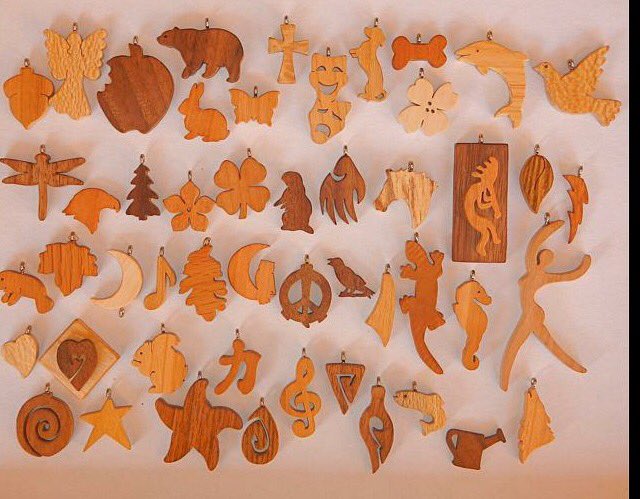 MelaniesMeadow's tweet photo. About half the designs I #handcraft in 🇺🇸 from #reclaimed hardwoods, made into #ornaments &amp; #necklaces . Some on my Shopify store, adding listings weekly. 🎁made in #USA of #recycled materials included w/each item. #nature #giftstores #retail #wholesale #galleries #toeriverarts https://t.co/1DMzBSS3w7