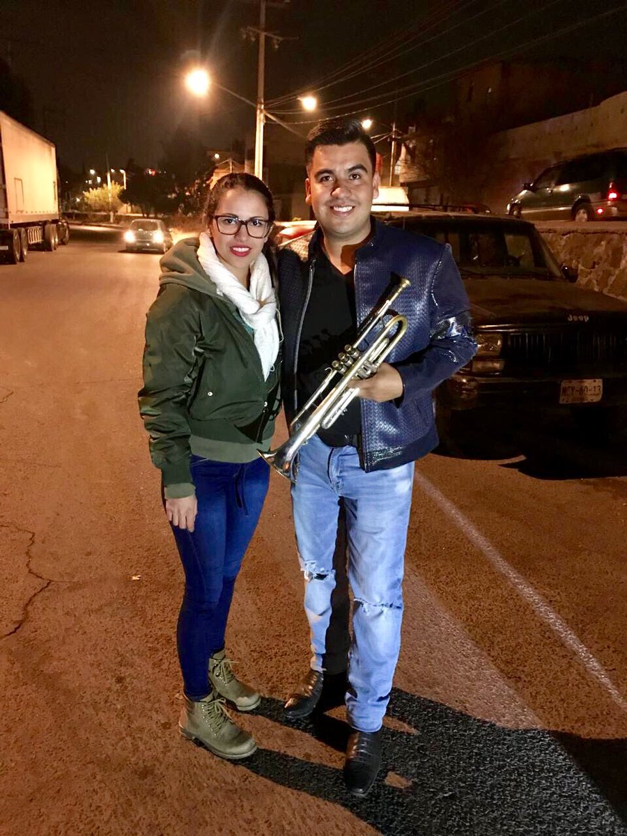 lupitaosuna97's tweet photo. Con El Primo ❤️😘😍
#BandaLegal https://t.co/nEliC5L0pp