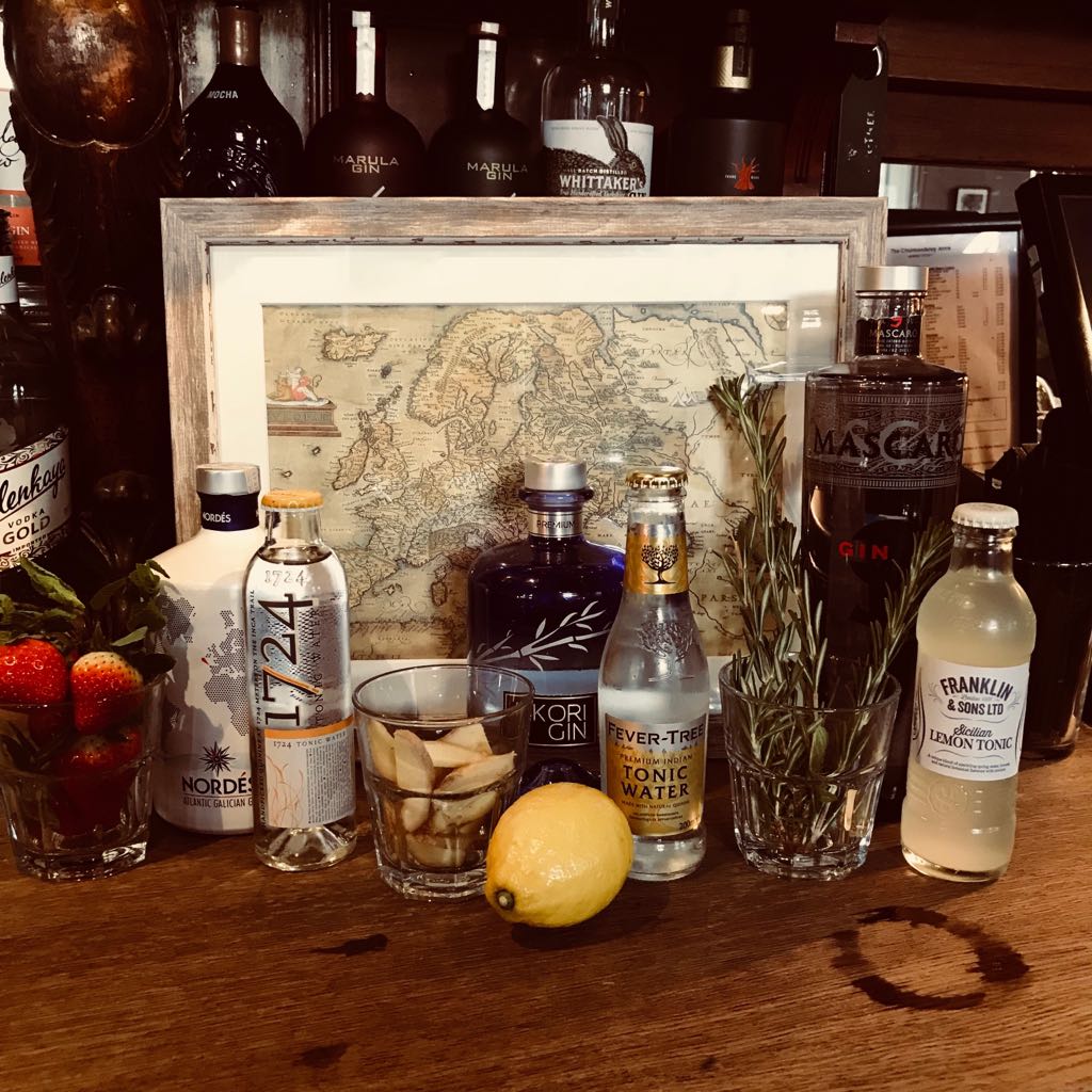 CholmArms's tweet photo. Treat yourself to our 'Luxury #Spanish #Gin Board' featuring #NordésGin #AkoriGin & #Mascaró9 with 3 #tonics & garnish pairings
#ginoclock #ginuary #gintonic #gintonica #Cholmondeley #Ginstitute https://t.co/qvbbY8KU7C