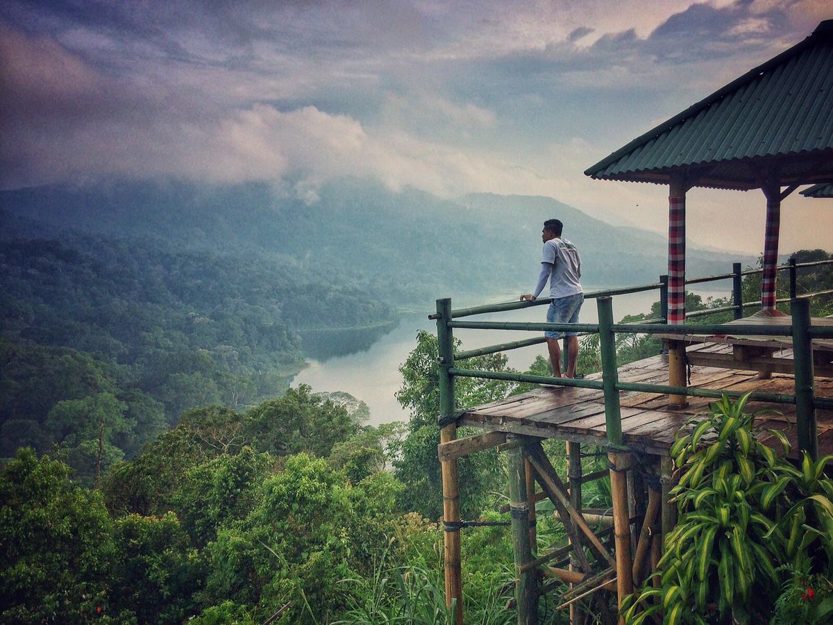 Filming over in Bali today 🤙 Our guide Jeffrey enjoy the views 😍#dreamjob