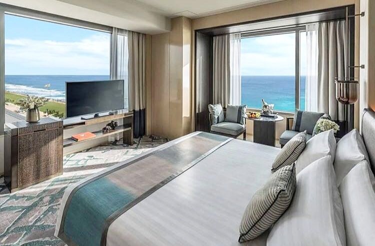 quantum_holiday's tweet photo. Specially designed for your seaside vacation, Shangri-La Colombo hotel is a paradise on earth. Make that wish to enjoy nature at its finest come true with Quantum Holidays!
#Travels
#Travelphotographs
#Quantumholidays
#Quantumtravels
#January2018
#Visitcolombo https://t.co/dMB6piI8Fx
