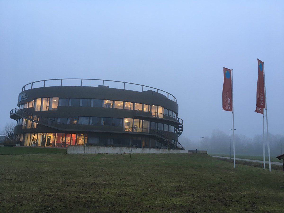 Anneboerboom's tweet photo. En weer door.... nog een dagje school vandaag. Gisteren ecologie van leren en vandaag onderzoek centraal!!
@AHW_nieuws #master🎓leren&innoveren #inspiratie #levenlangleren #professioneleidentiteit #passie https://t.co/BqDiTLpfEg