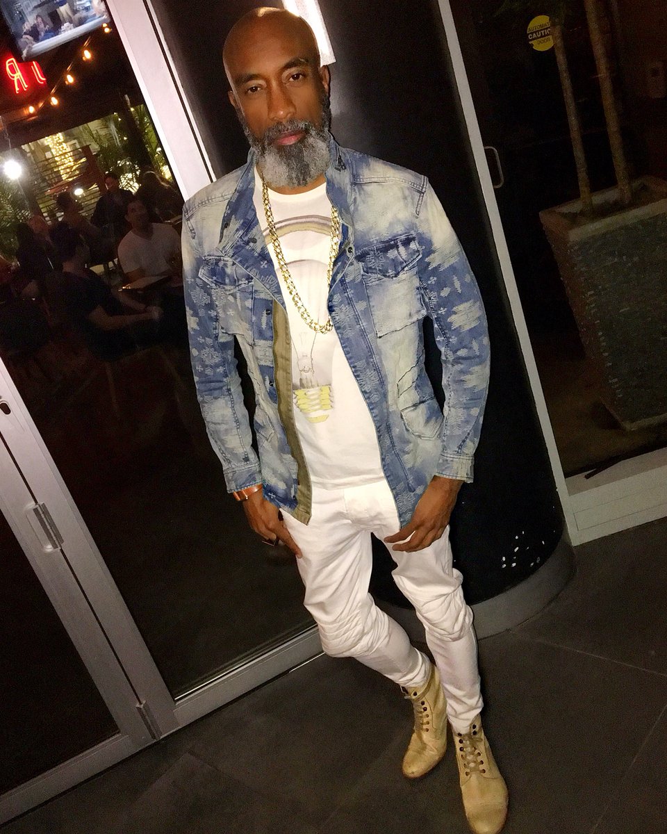 winstonwarrior's tweet photo. #thedopeprofessor says, “when you know that you know that you know; then come through and completely show out. Be confident. Be bold. Be you. You know!?”✌🏽😅 #bebold #knowthatyouknow #Affirmation https://t.co/LM4qieQLQK
