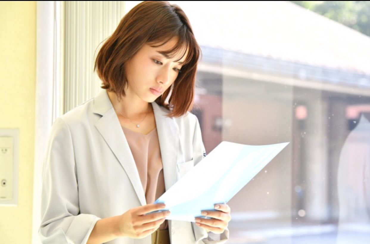 تويتر しかちゃんちのさっちゃん على تويتر Anone観て広瀬すずさんみたいにショートにしたいと思ったけど 今アンナチュラル観てて 石原さとみさんの長さに近いから このままでもいいかと思ってる 顔は絶対的に無理だけど ほんの少し ほんの少し髪型だけでも お近付き