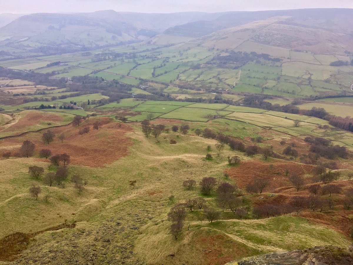 trekkingskills's tweet photo. Out guiding today around mam tor and lose hill. Start of the #spinerace down in #Edale. Not jealous for once. https://t.co/SvcqbCwBI2