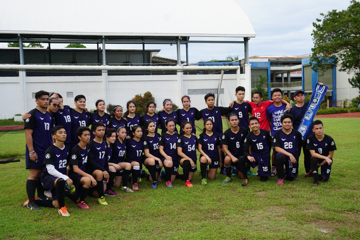 Pamplona_CF's tweet photo. IGNITE 2018 FOOTBALL CHAMPIONS! ⚽️👊🏆 #UnaPamplona #Ignite2018 https://t.co/OembZLNO0n