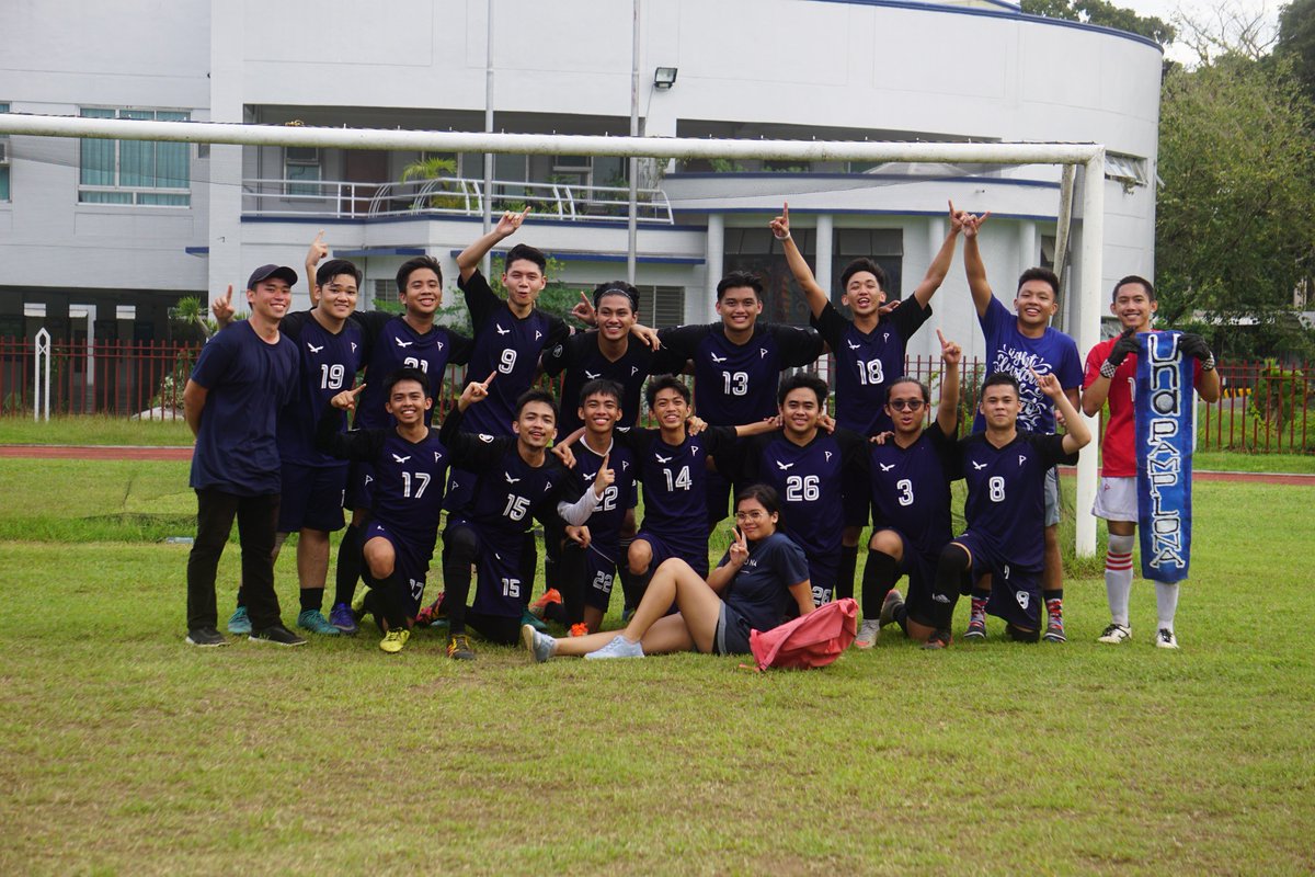Pamplona_CF's tweet photo. IGNITE 2018 FOOTBALL CHAMPIONS! ⚽️👊🏆 #UnaPamplona #Ignite2018 https://t.co/OembZLNO0n