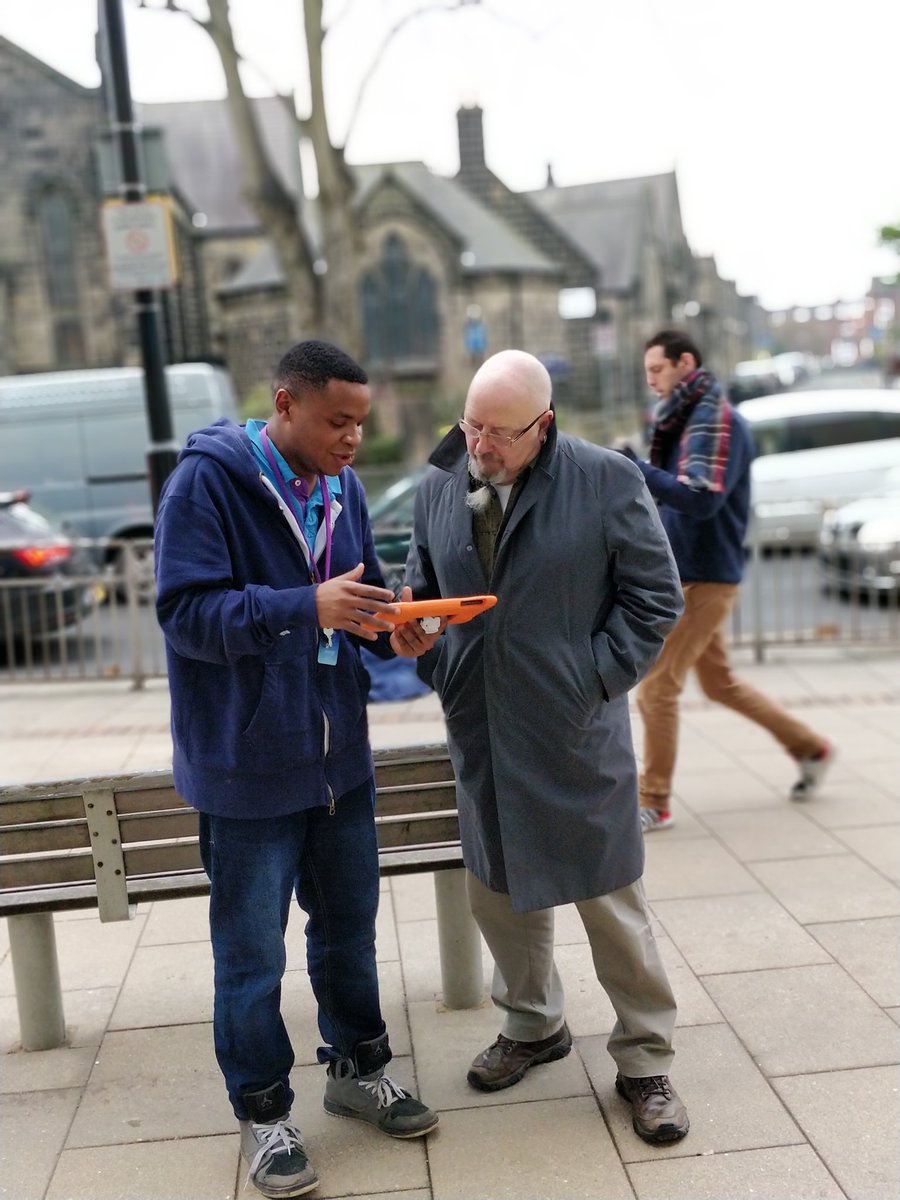Hero in the vicinity doing his bit with the #guruinthecommunity 

<a href="/lindasfjones/">Linda Jones</a> <a href="/ajleems/">Andrew Leeming</a>