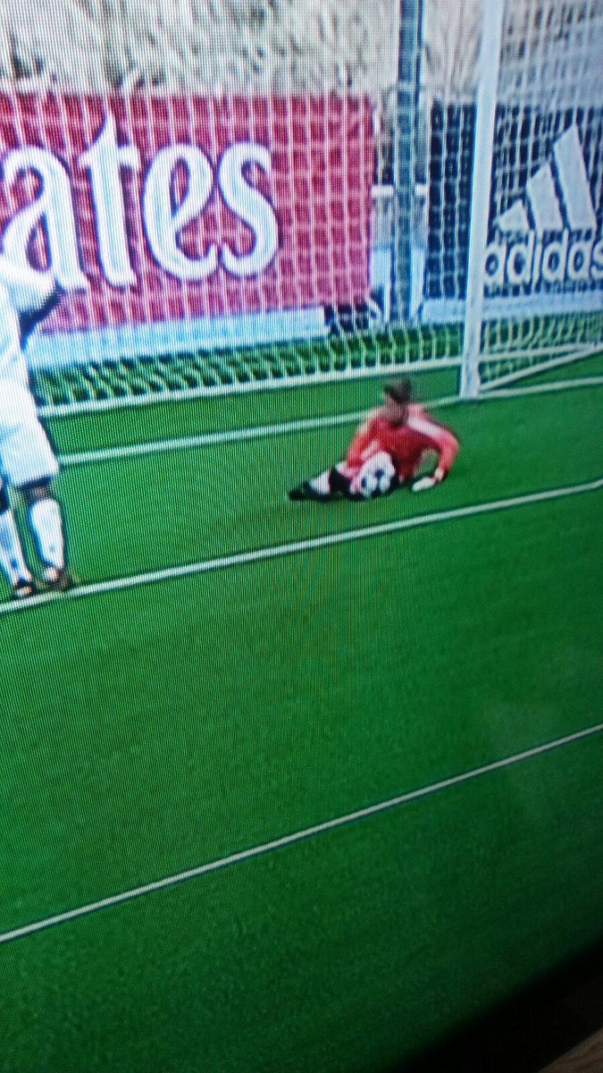 sergioblazquezf's tweet photo. @RFFM_oficial  el Real Madrid puede jugar con el baón que quiera y a los clubes modestos les vais a bombardear y sancionar con 50 euros por partido si no se juega con el? https://t.co/BTIH4WbDz7