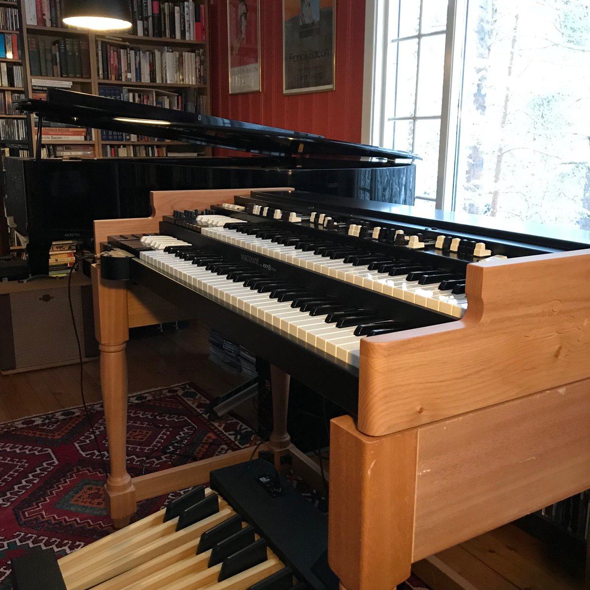 Mumpbeak's tweet photo. Finally! Despite the heavy snow making everything 10x harder -Viscount Legend organ with wooden stand and pedalboard with swell pedal in the house! I am over the moon and will be practising/composing on it right away! https://t.co/niTXWNPWcO