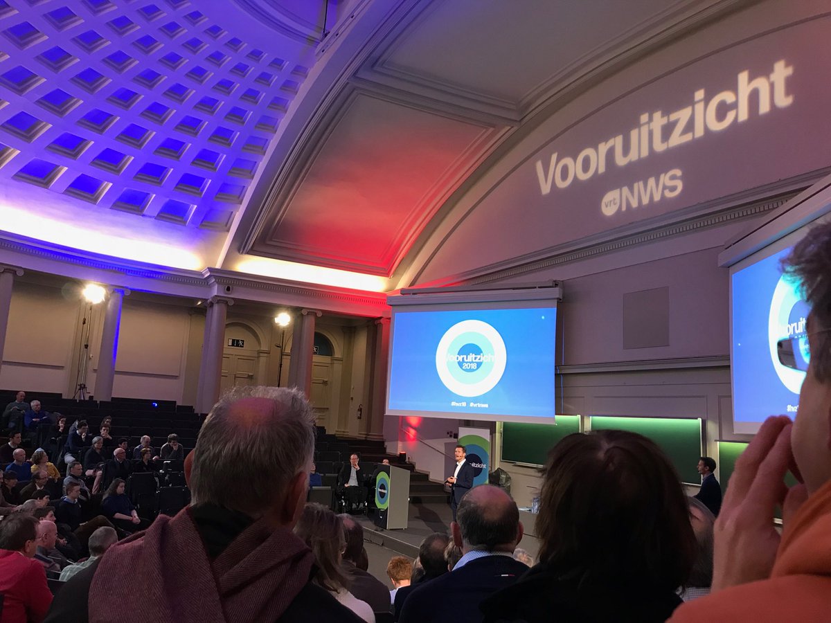 bertpitschon's tweet image. Eens luisteren naar de collega’s van @vrtnws #hvz18