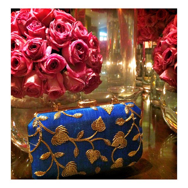 dearhartlee's tweet photo. Love my new purse.....I think I officially have a new shopping addiction. I am obsessed with purses. 
.
.
.
#india #instalove #travelblogger #wanderlust #hartleetravels #instagood #tajmahal #canadianblogger #canadian #lifestyleblogger #travelinstyle #fashion #indianstyle #fashion https://t.co/jdAYZW6Tqn