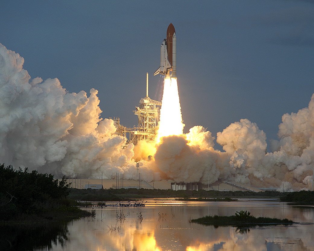 Military_Flight's tweet photo. 25 years ago Now: Space Shuttle #Endeavour lifts-off from the Kennedy Space Center on mission #STS54 with a crew of five, including #USAF Major Susan J Helms -- becoming the first U.S. #military woman in space.
Six hours post-launch, the crew deployed #NASA #TDRS6 satellite. https://t.co/28lF4L7CCu