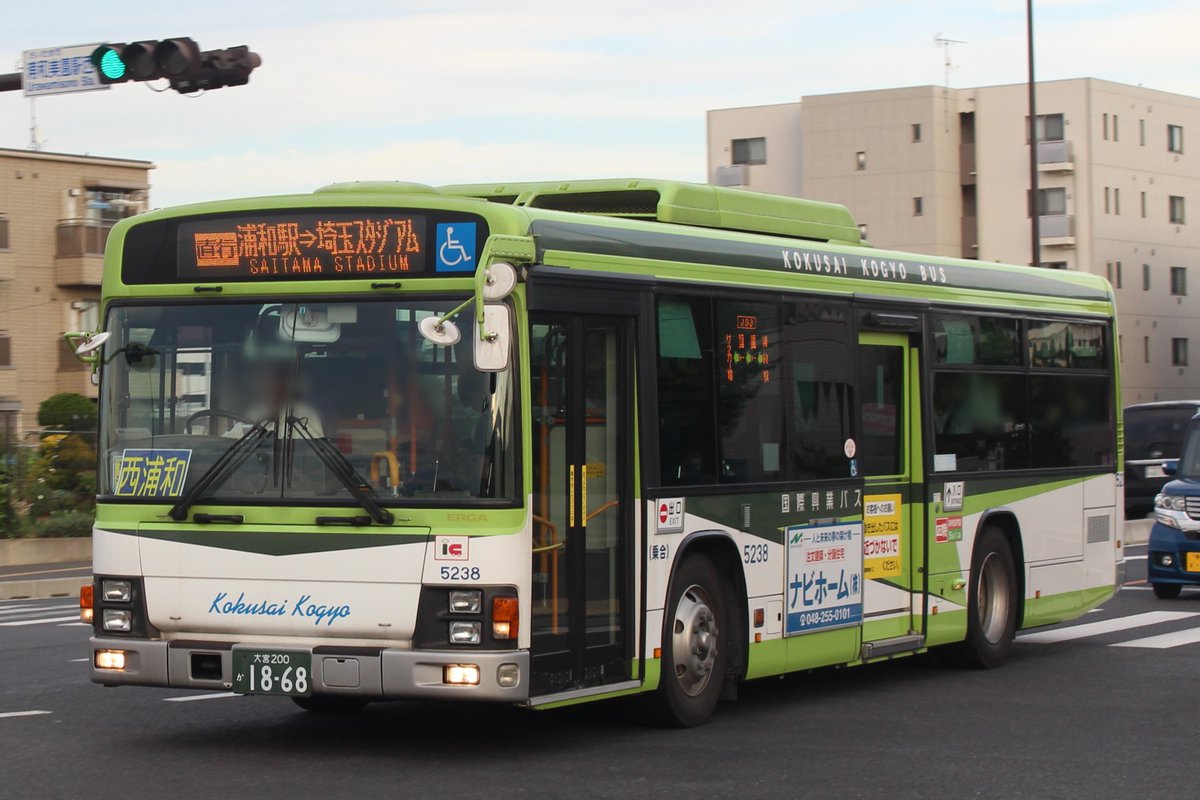 埼玉スタジアムへの多客輸送に充当される国際興業バスの5238号車、西
