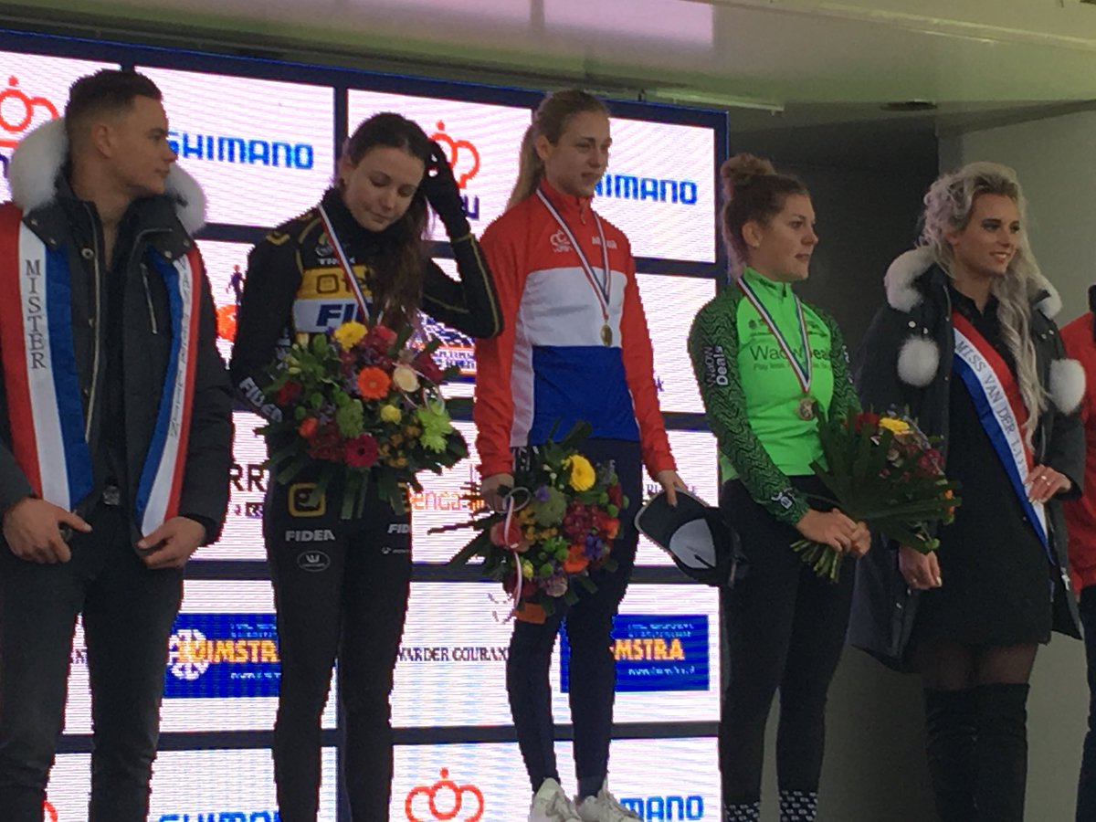 Het podium bij de #vrouwenU23;
🥇Inge van der Heijden
🥈Fleur Nagengast @TFLions 
🥉<a href="/Yarakastelijn/">Yara Kastelijn</a>
#NKSurhuisterveen 
#NKveldrijden