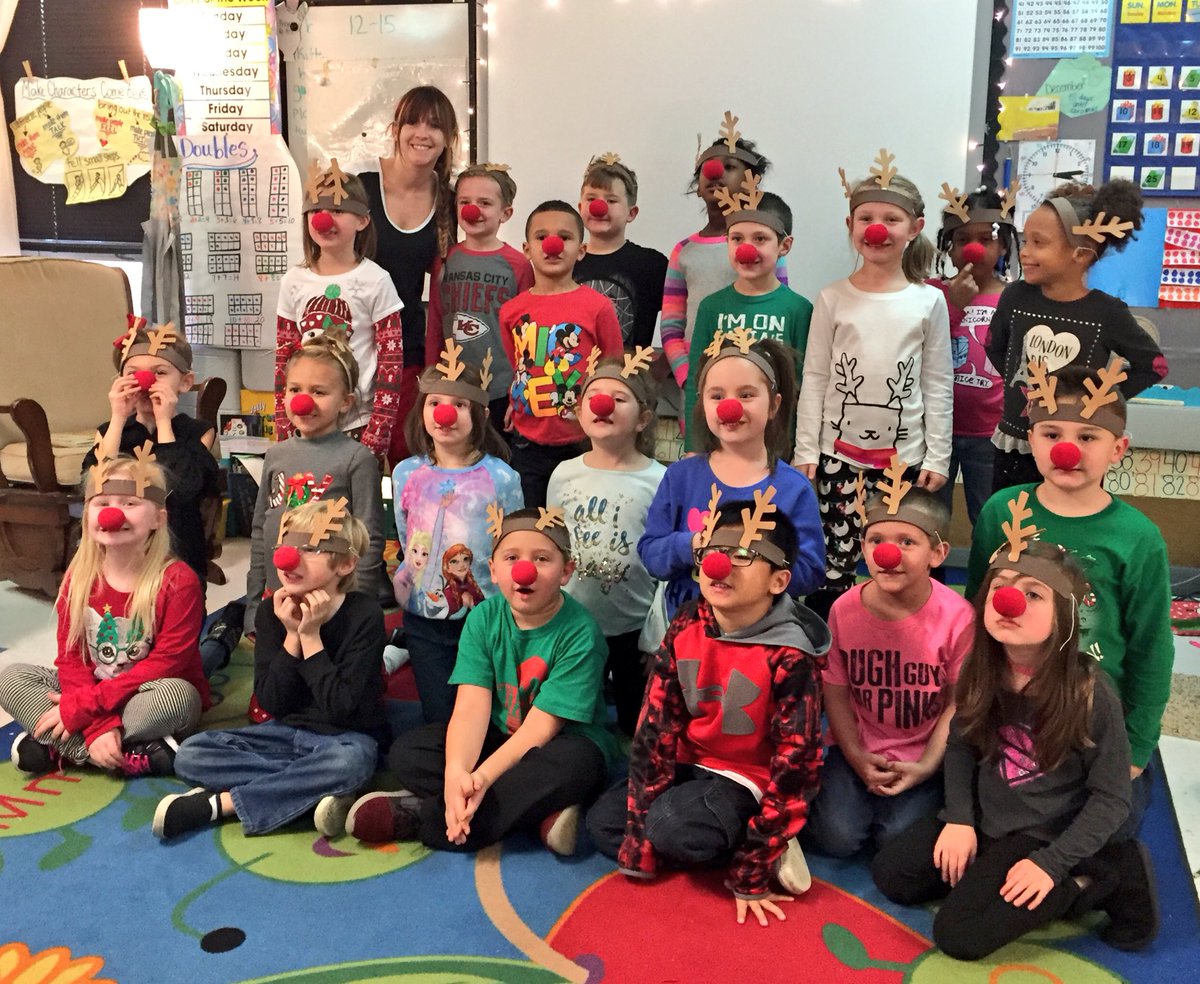 Miss_Lyons1's tweet photo. My little reindeer @ our winter party, Ts in tree skirts, &amp; 4th grade reading friends! #ISDstrong #isd1stgrade https://t.co/oW1zC1ScdD