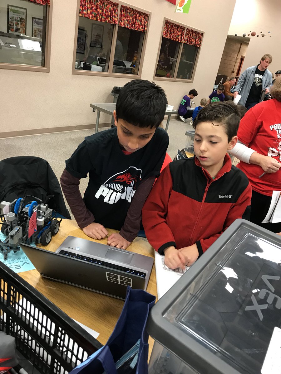 Mrs_Foxsays's tweet image. Good Morning! @PVPumaPride preparing for our first VEX IQ tournament! #PHMExcellence #VEXIQ #elementaryrobotics