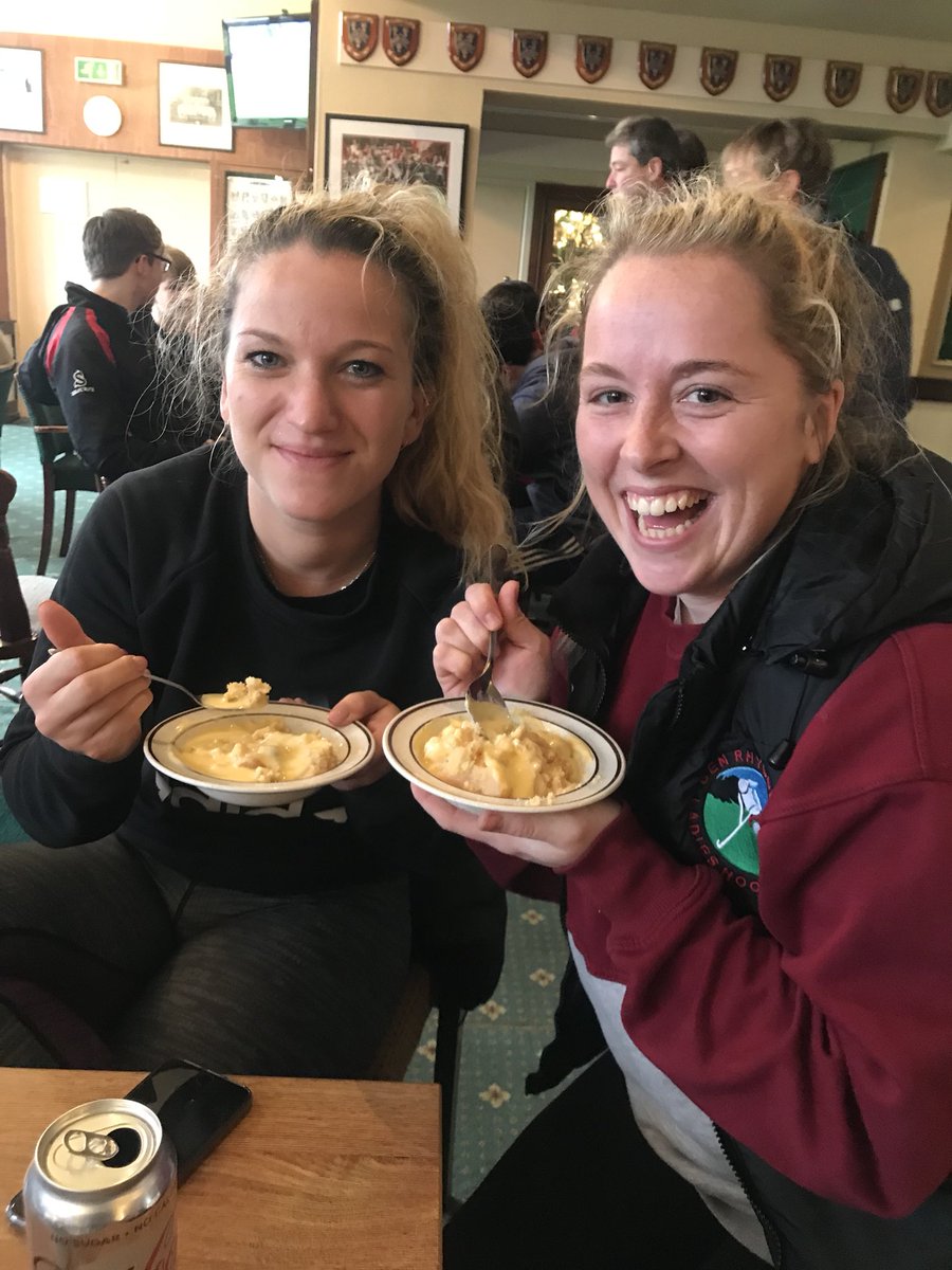Jodie_Bridger's tweet photo. Amazing teas for @BenRhyddingHC at @BowdonClub... Lasagne followed by apple crumble @Ratemyteas https://t.co/SJ0zTGr52J
