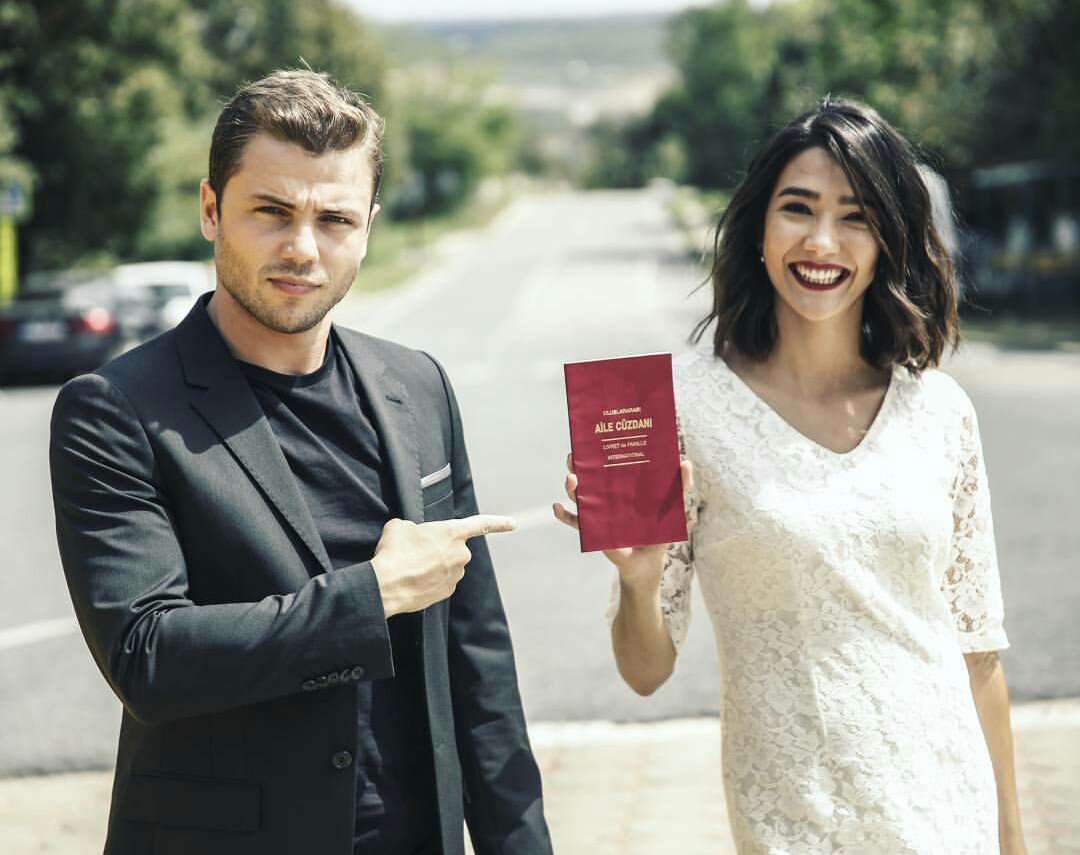 Gamzeak19992181's tweet photo. İşte severiz böyle şeyleri 
DermanıAşk YavBah https://t.co/kKuAAjrvAN