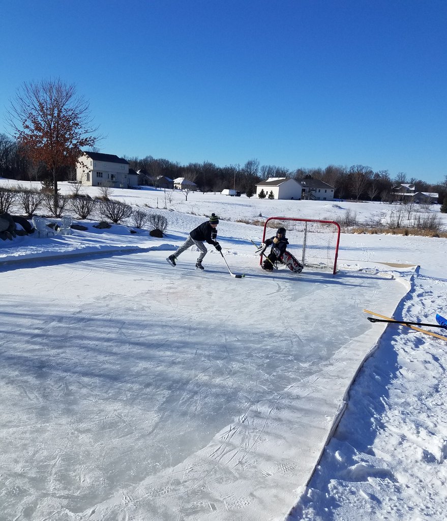 PGAgolfdirector's tweet photo. @Buccigross - Negative temps but positive vibes in Minnesota........ #BackyardPuck https://t.co/BWt4fY9I06