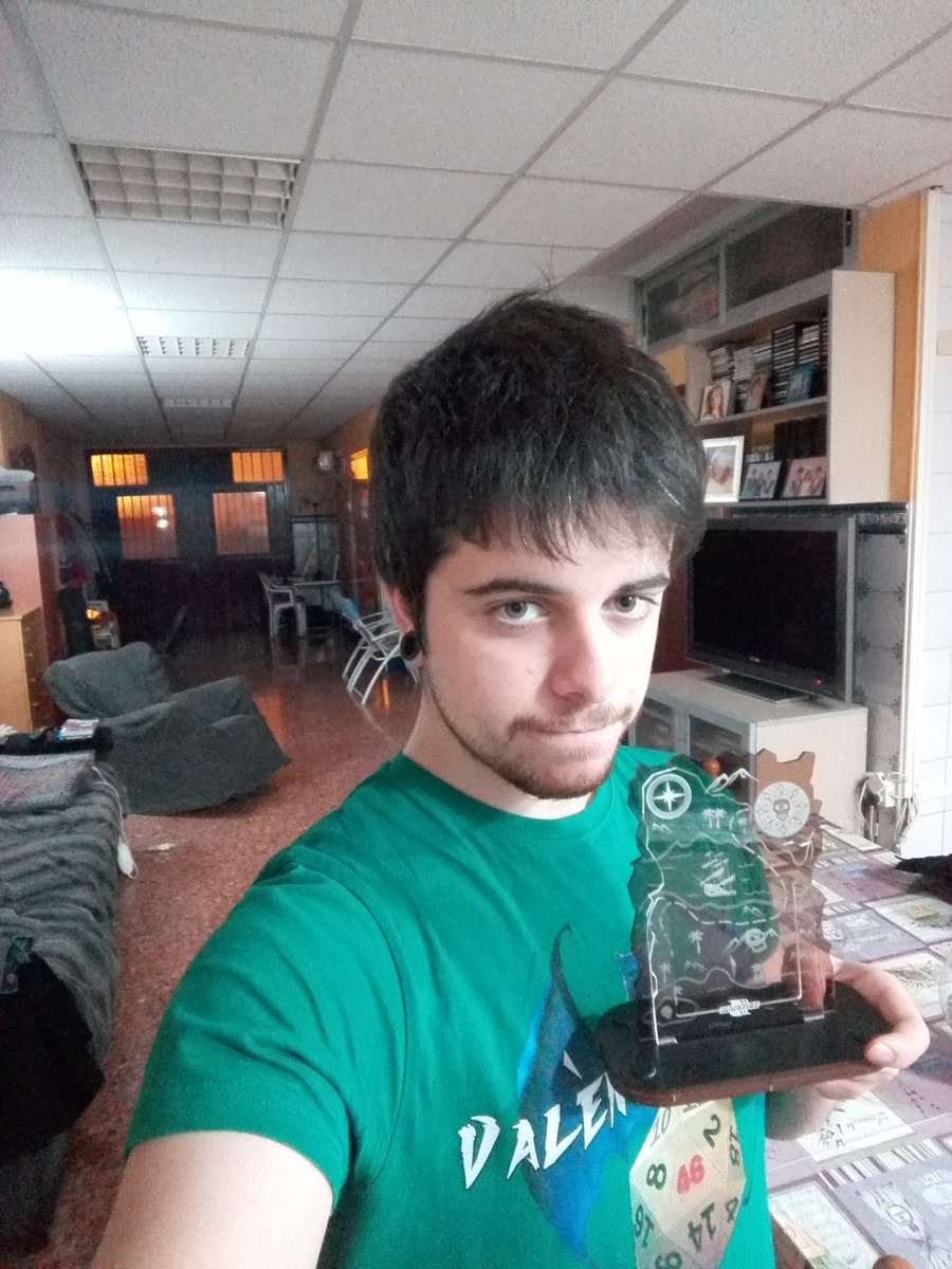 Sergio_Pinazo's tweet photo. Noche de presentación de Rivales de Ixalan, cómo ya es habitual, @ValenciaLudika acudimos a @MCXativa, ya que son gente estupenda y siempre disfrutamos. Esta vez obtivimos un buen resultado, muy contento con nuestra gente, y a seguir mejorando!! Os dejo unas fotitos... https://t.co/Z9zzoeKRtl