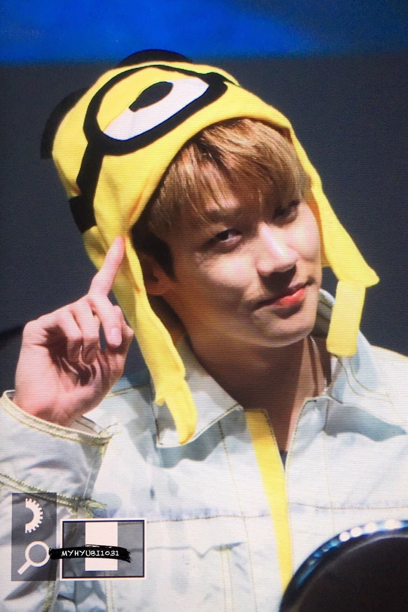 MyHyubi1031's tweet photo. 180113 명동팬싸  #엔플라잉 #이승협 #제이던 #NFlying #승짱 #뜨거운감자 
@NFlyingofficial https://t.co/4a5cT1tUE1