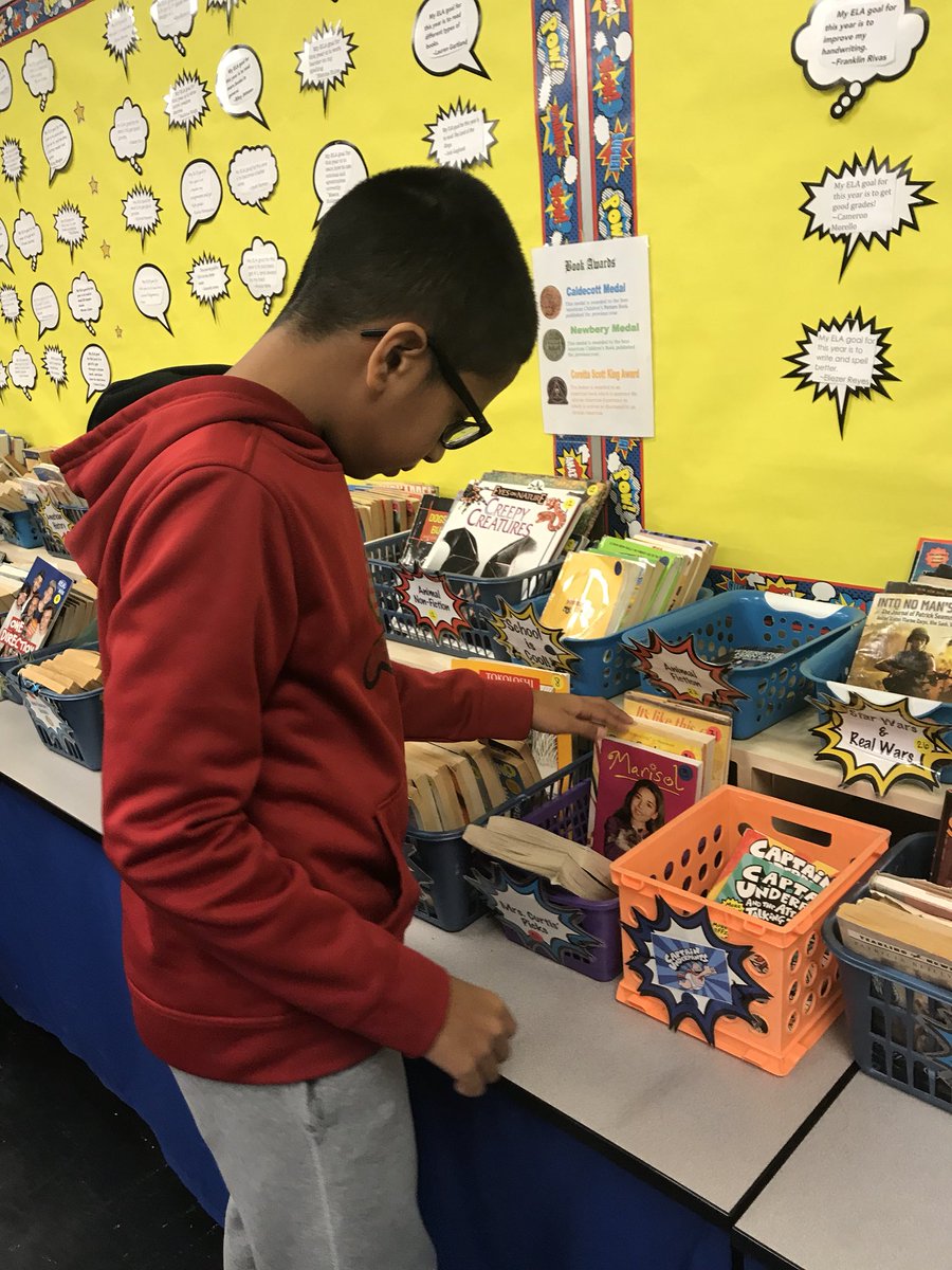 gless54's tweet photo. Love how my colleague Mrs. Curtis set up her #classroomlibrary So accessible for Ss! #bsmsreads #bsmspride #bspride @BayShoreMSLrnrs @BayShoreSD_ELA #timeaccesschoice #independentreading https://t.co/BWIWGa4FoZ