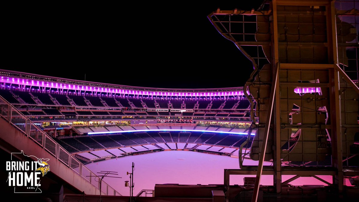 Painted the town purple. #BringItHome   📷: mnvkn.gs/IRq5Xo https://t.co/ApEFIJ9rbR