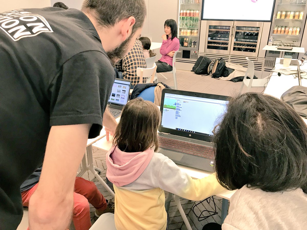 CoderDojoParis's tweet image. Apprendre à coder ? C’est un jeu d’enfants avec #Scratch
La créativité et la découverte en pleine action pendant #CoderDojoParis au sein d’un atelier ouvert aux enfants à partir de 7 ans !