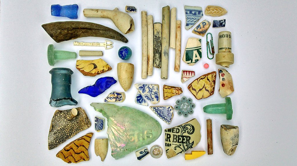 FlotsamWeaving's tweet photo. Orphaned objects as fragments of lives once lived along the mighty #RiverThames in Central #London. #Mudlarking #foreshore finds #collected between #Lambeth and #Vauxhall Bridge on a falling tide, 9th January 2018. https://t.co/gMGpp363kV