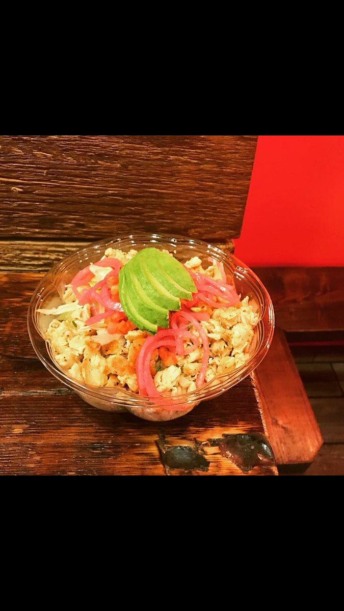Feeling Healthy For The New Year ? Come On In And Try Our Grill Chicken Salad 😋🥙
#ElJeffeNYC #TacoTuesday #tacofriday #tacolover #besttacos #besttacosintown #bedstuy #ubereats #eat24 #grubhub #grill #nachos #margaritas #sangria #brooklyn #happyhour #delivery #salads #saladbowl