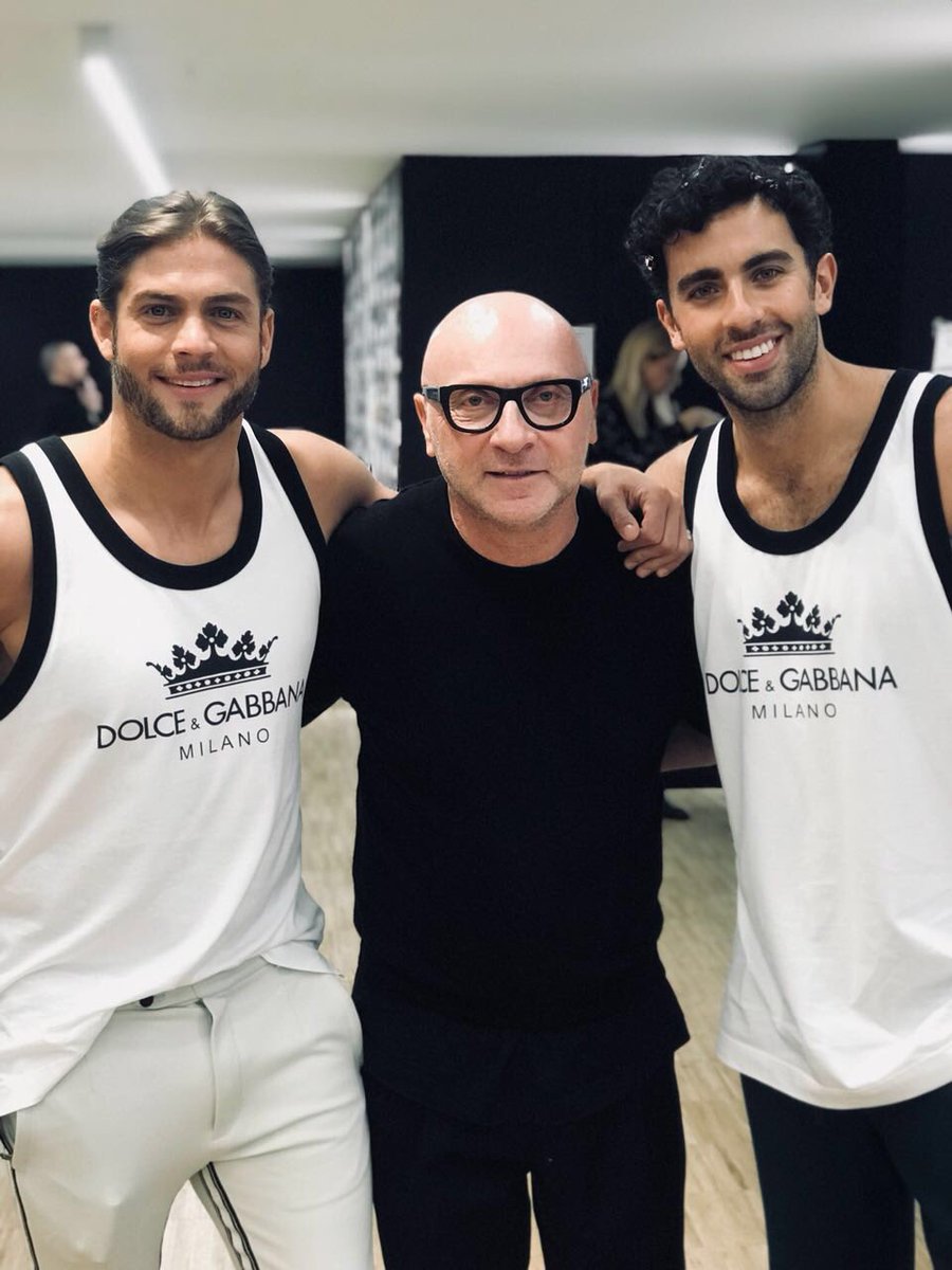 JerryML1's tweet photo. Nuestros queridos @PancheriHoracio y @JPMinor con #domenicogabbana en el desfile #dgmillennials de @dolcegabbana desde Milán #talentojerry https://t.co/Vb7RNpYWiH