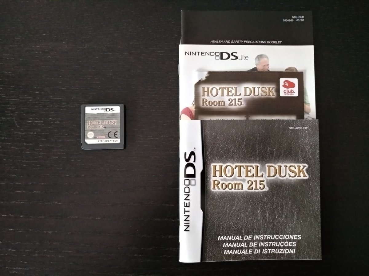 MarioWareInc's tweet photo. Hotel Dusk: Room 215
Género: Aventura gráfica
Plataforma: #NintendoDS
Desarrolladora: Cing
Año: 2007
Ayuda al ex-polícia Kyle Hyde y descubre la relación entre un hotel, un valioso cuadro robado y un antiguo compañero desaparecido.
#Mygamecollection #Nintendo #RetroGames https://t.co/55ch2Sz7C3