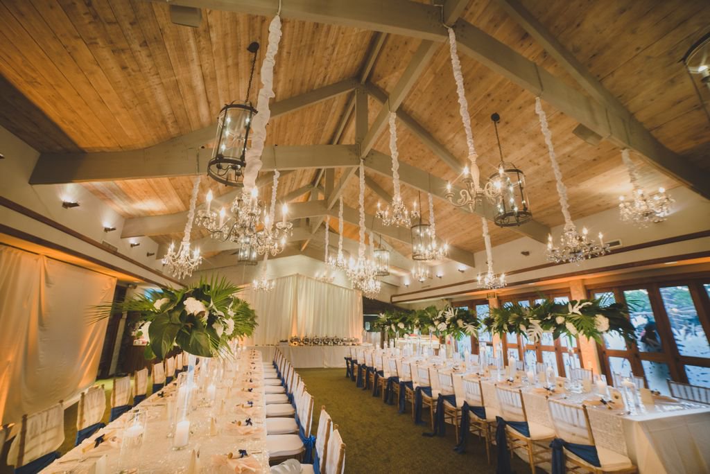 weddingweekhi's tweet photo. Sparkling lights in glass and whites. An elegant display for memories to be made. Design by Event Essentials. #WWH2018 https://t.co/qa5n2zeKrS