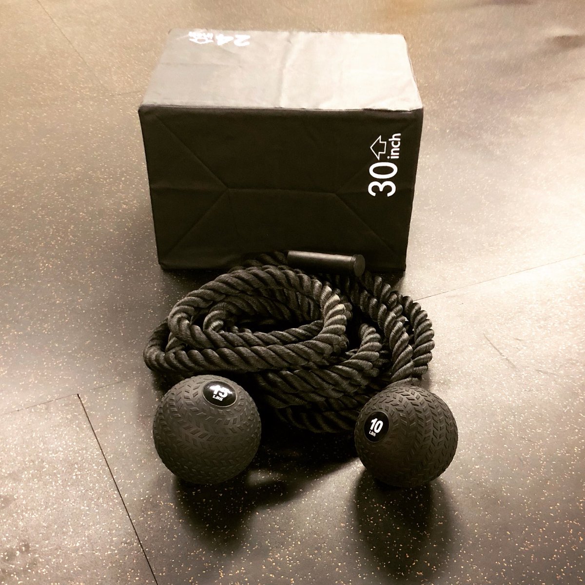 4pointshealth's tweet photo. GRINDcircuit is being taken to the next level! Check it out on Monday, Jan 15 at 5 pm with @workofARTyeg! 

#yegfit #fitfam #yegstudio #findyourstrong #circuittraining https://t.co/Z6IozrjzR7