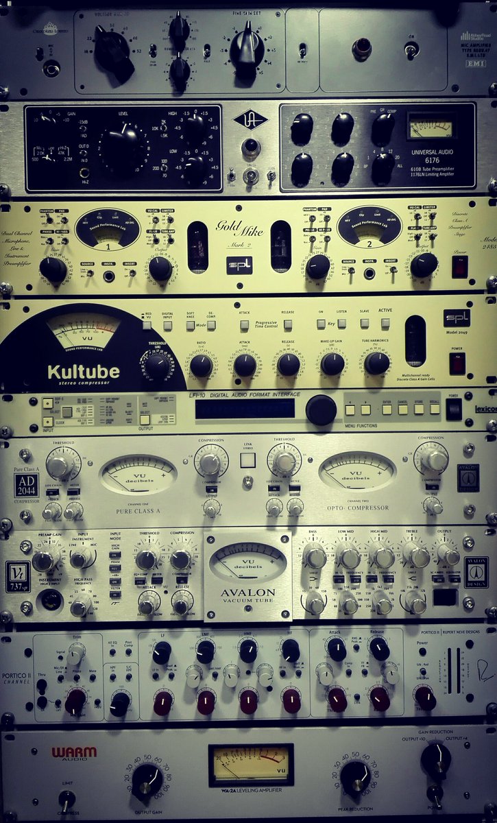 Studioporn par excellence, in unseren vielen Standorten. 

#19zoll #studiogear #gearslutz #studioporn #preamp #channelstrip #eq #compressor #mastering #mixing #homestudio #recording #spl #avalon #lexicon #uaudio #justmusic #justmusicberlin #justmusichamburg #justmusicmünchen