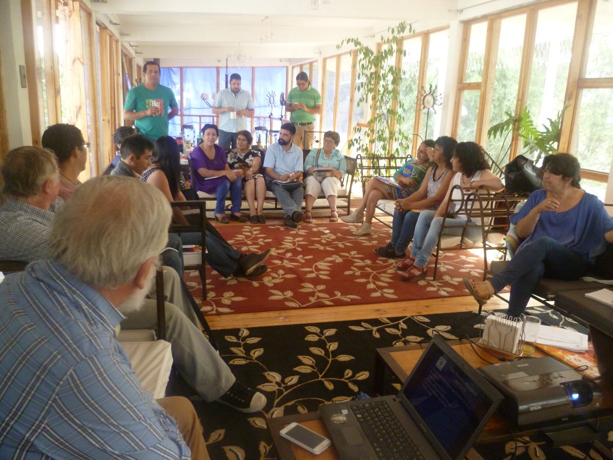 redapicolachile's tweet photo. Ahora: Nuestros lideres y representes de #Apiatacama, #Apicoquimbo, #CasaBlanca #RedAMonte, #Apiunisexta, #Biomiel, #MesaDelMaule y #Apix se reúnen en en San Fernando; en la 1ª Reunión de la @redapicolachile para analizar los principales temas del 2018. #ApicultoresDeChile 🇨🇱 https://t.co/SWZr1BjycV