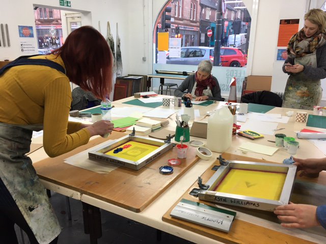 leedsprintcoop's tweet photo. Fancy brightening up some dreary winter mornings? Try our beginners' screen printing course - starts Weds 21st Feb - and add some colour to your mornings! https://t.co/2pjftYB7dI https://t.co/GSzJfbwz44