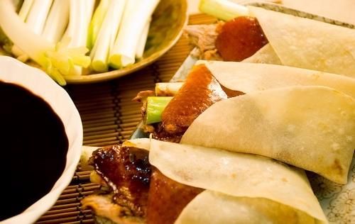 Meet_Wok's tweet photo. Avez-vous déjà craqué pour le Canard Laqué à la pékinoise ? https://t.co/CdZBrq40dH