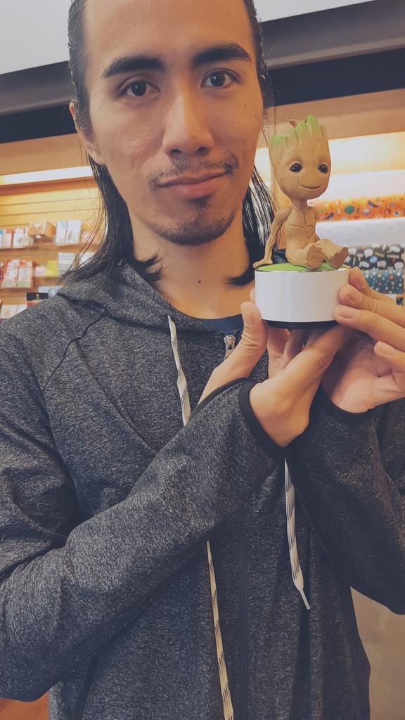 vince_vman's tweet photo. I am Groot.
#groot #grootfigure #guardiansofthegalaxy #marvel #Taiwan2017 https://t.co/ff5FuWgCYi